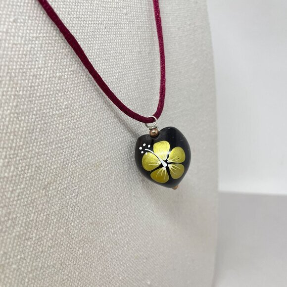 Hawaiian Kukai Nut Necklace Handpainted Black Floral Adjustable - Picture 4 of 9
